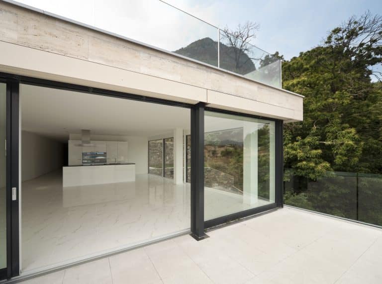 Comment faire briller les vitres sans produits toxiques ?