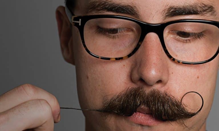 Fini les moustaches !