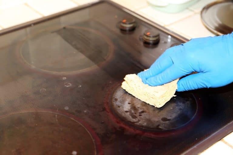 Des astuces pour nettoyer la plaque vitrocéramique