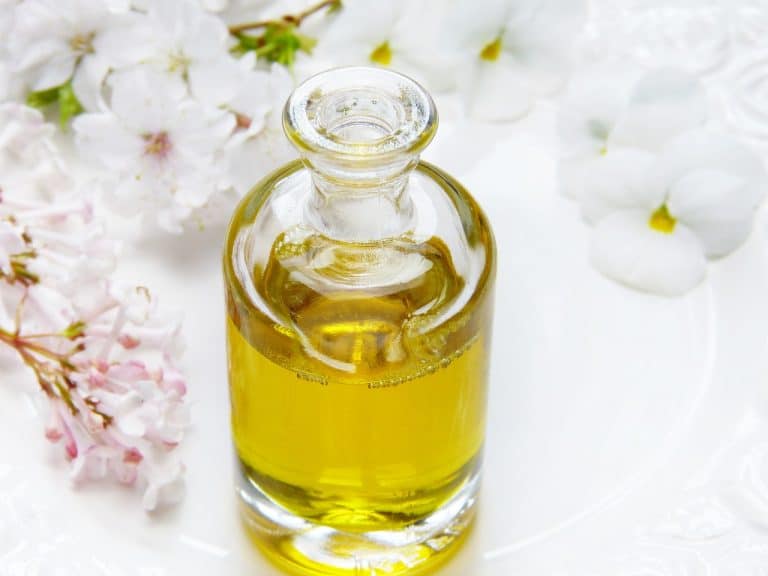 Les choses à savoir lorsque vous utilisez des huiles dans vos soins de la peau