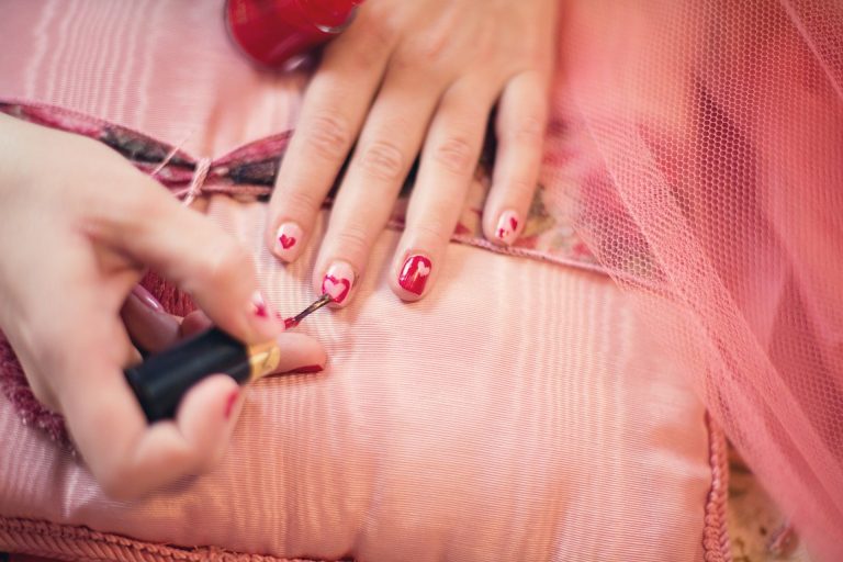 Renforcer ses ongles naturellement avec la biotine