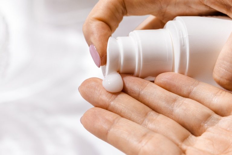 L’eau en cosmétique : une plongée dans la beauté sans eau