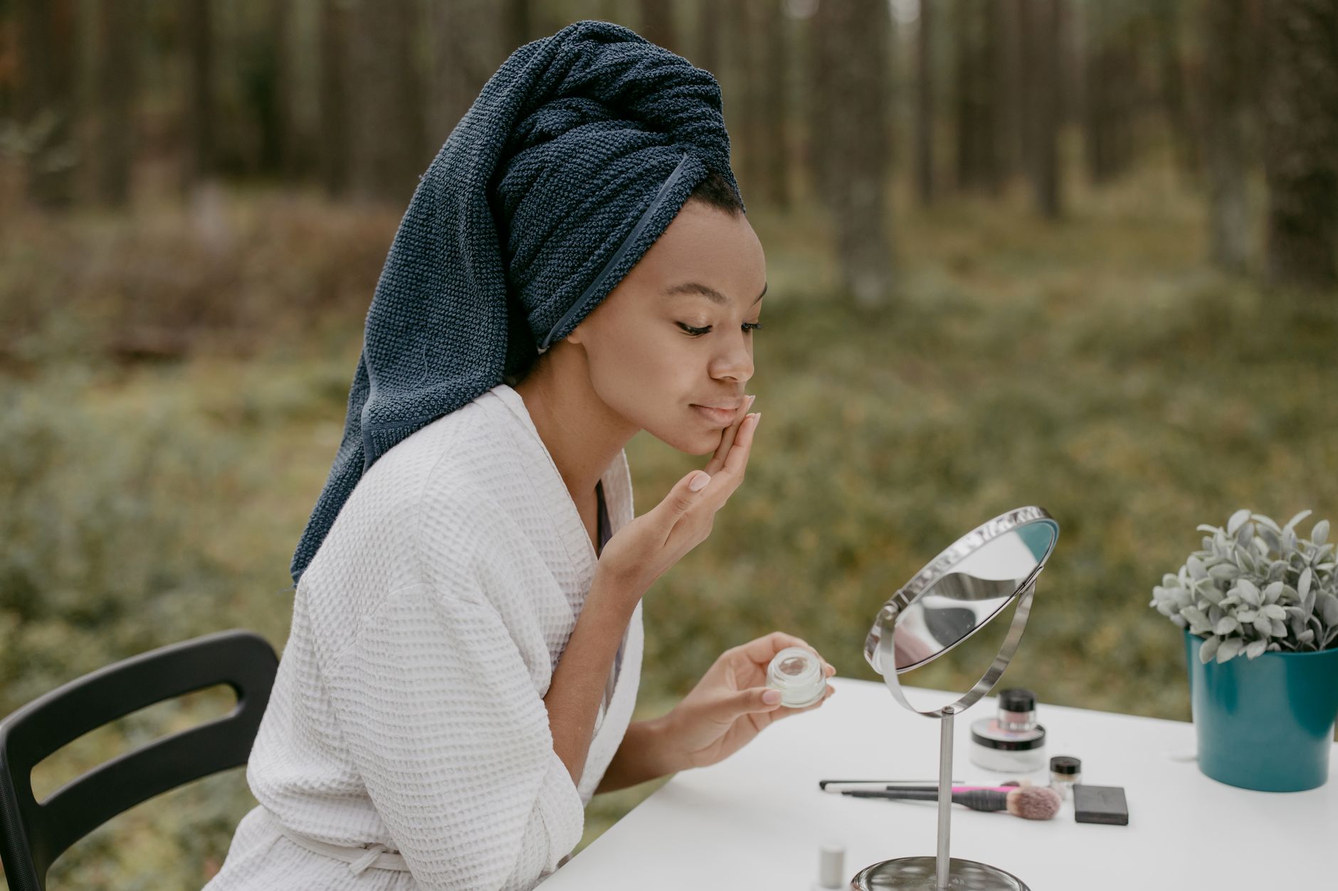 Quels produits de beauté bio sont adaptés aux femmes actives en plein air ?