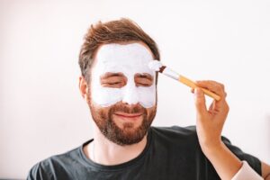 Les jeunes hommes sportifs doivent-ils opter pour des cosmétiques bio ?